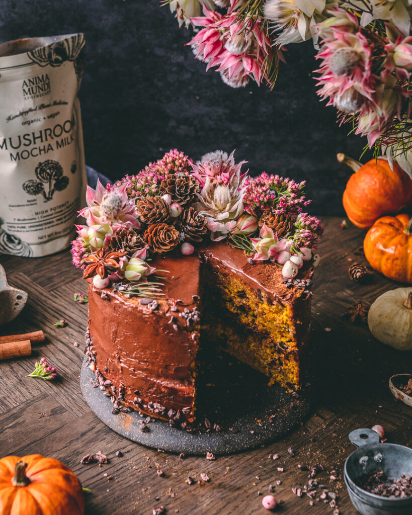 to showcase autumn in a cake form