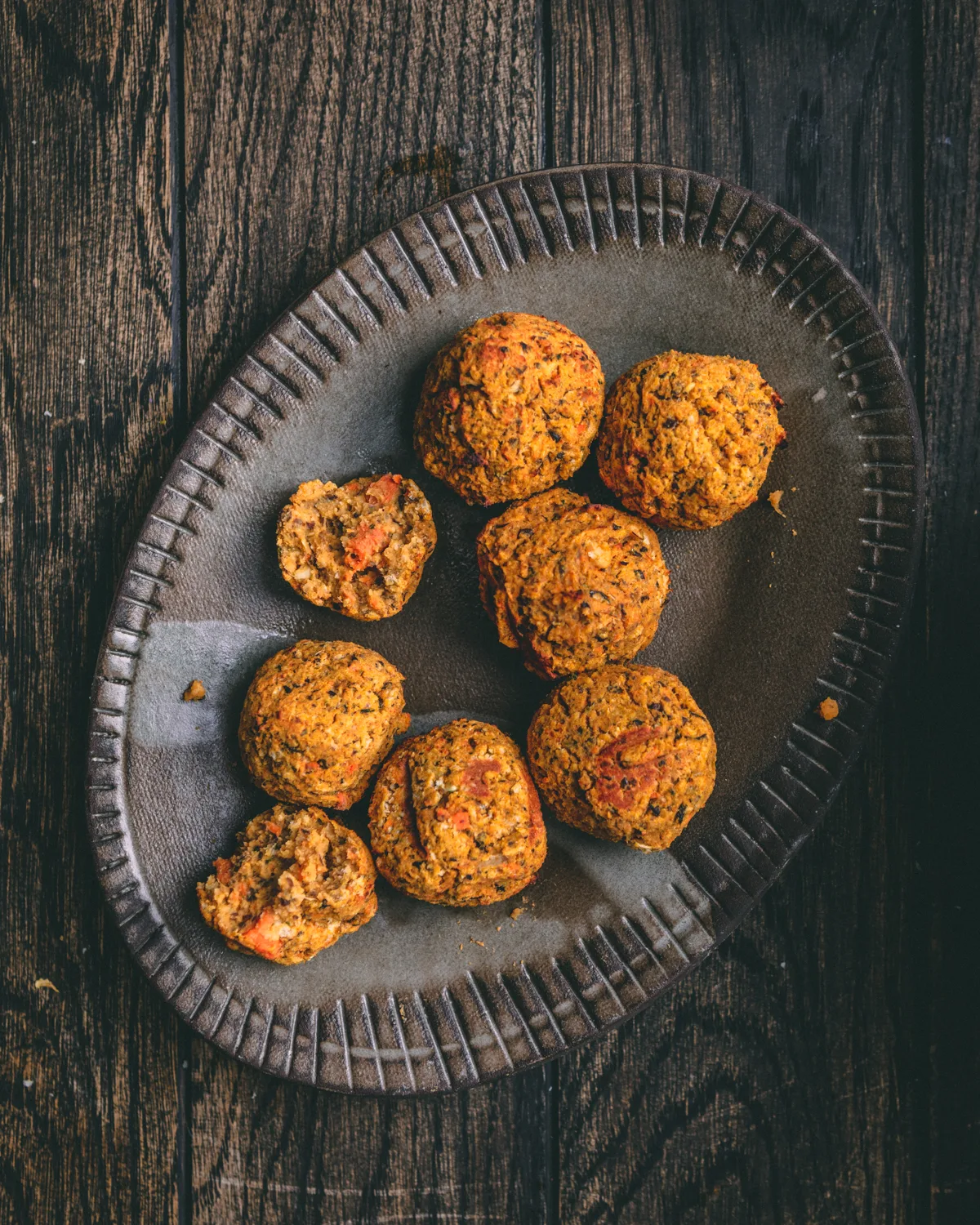 forming-balls-to-make-meatballs