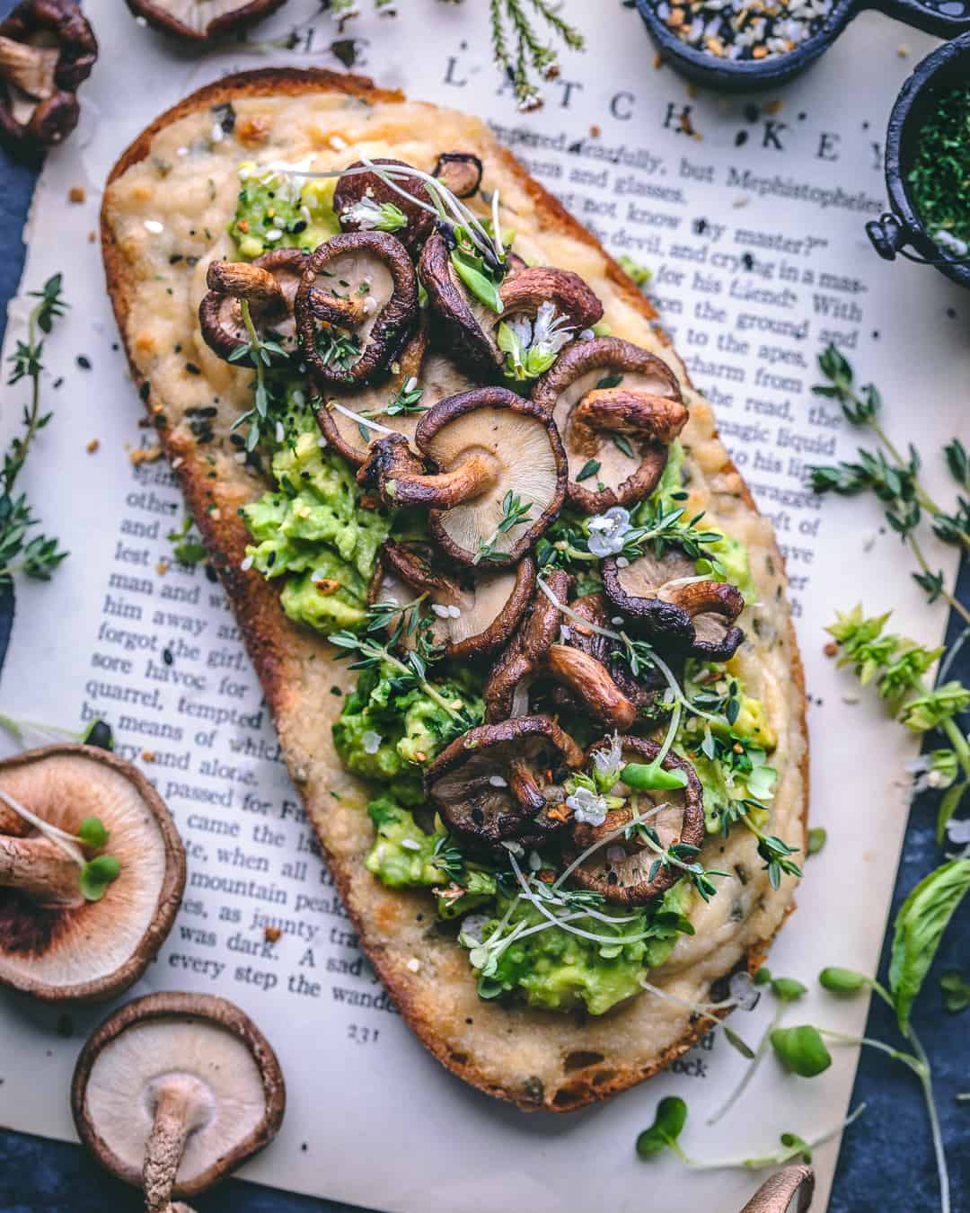 avocado-toast-with-mushrooms