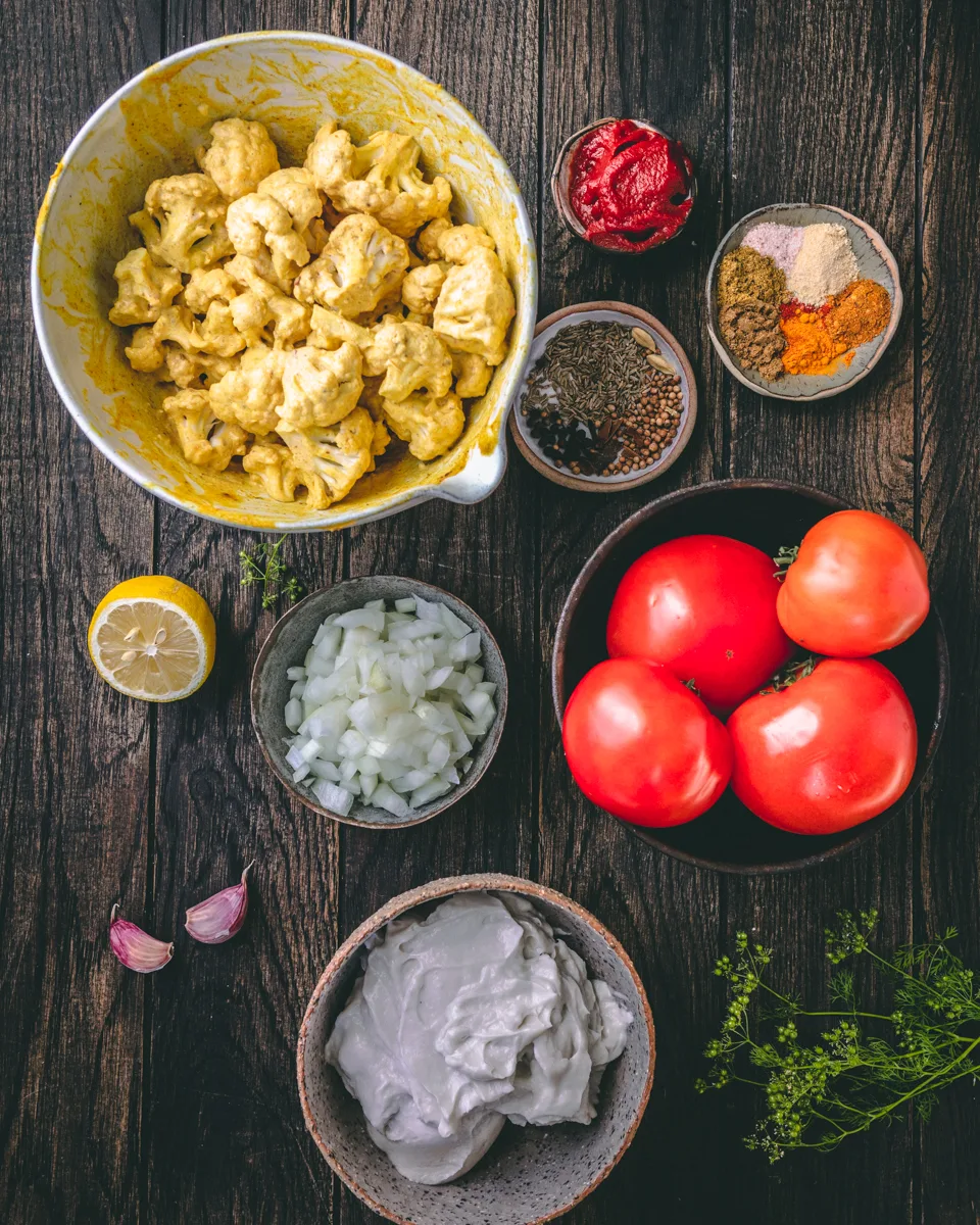 Flat-lay-of-ingredients-for-cauliflower-curry 