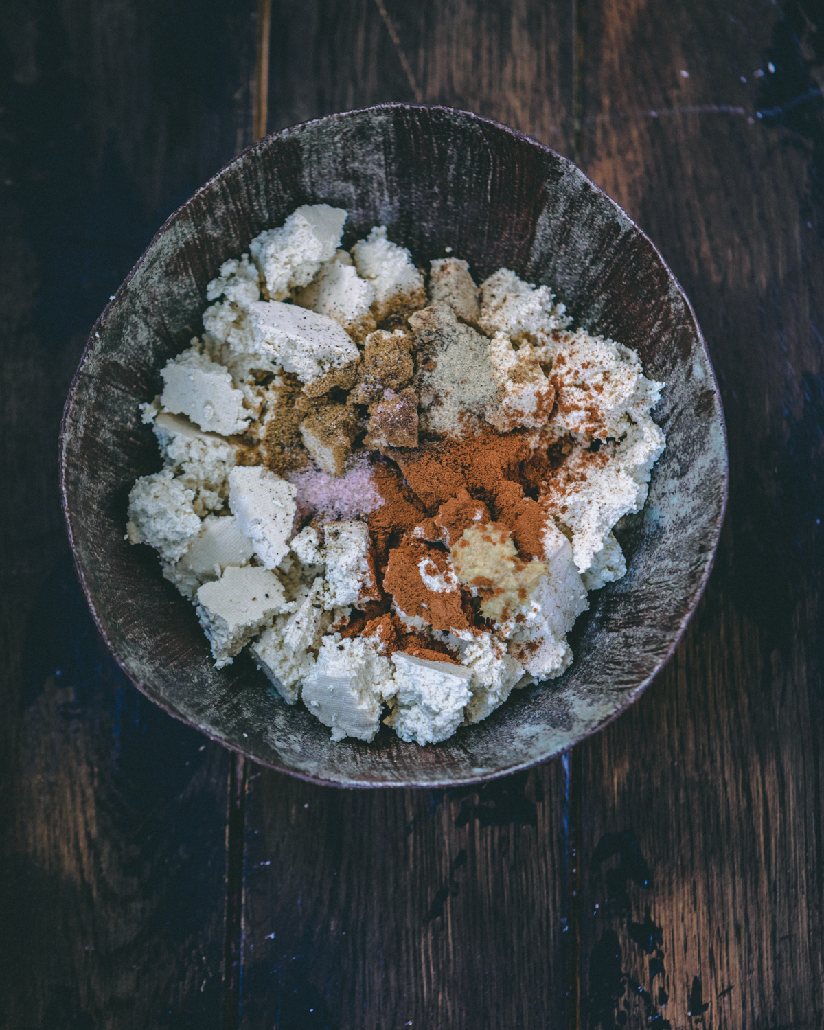 Spices are added to the tofu bowl!