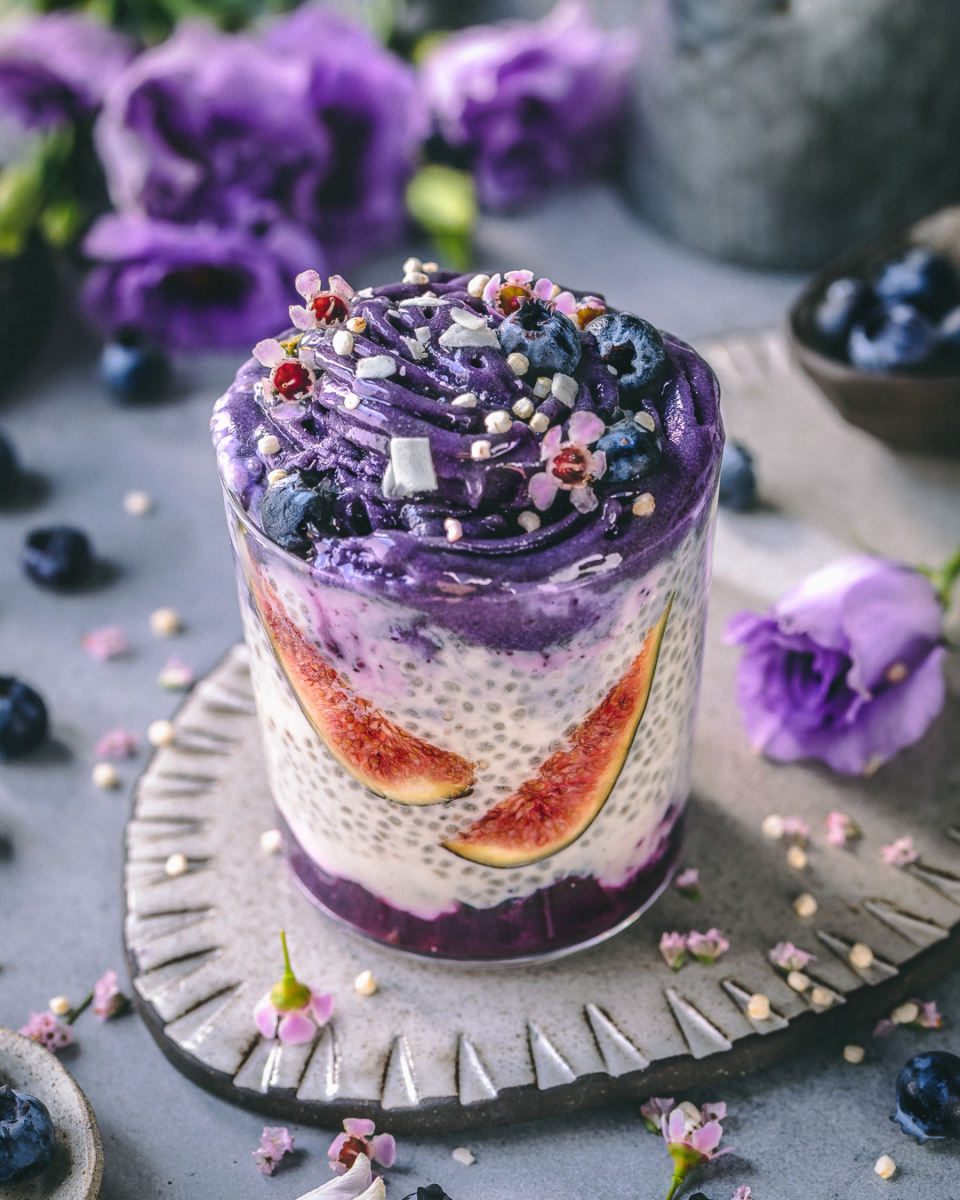 Combination of chia pudding and smoothie