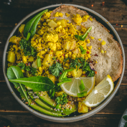 Tofu scramble with bread